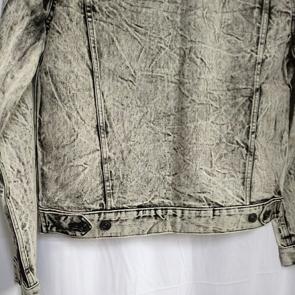 New w/Tags BDG Denim Trucker Jacket From Urban Outfitters - Picture 4 of 13